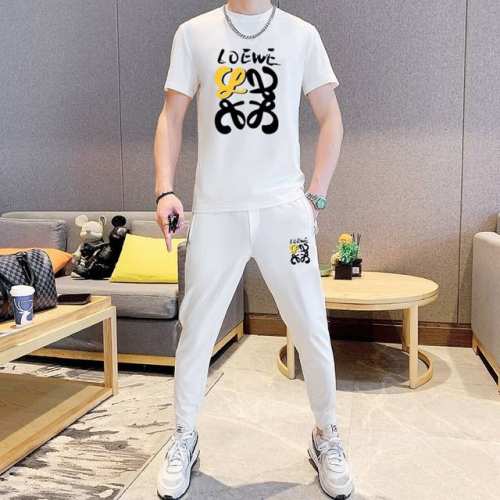 直 Loewe罗意威 胖子福音 2025官网同款.世界知名奢侈品牌.夏季男士 双丝光 高品质货套装 采用进口原单面料 ，当季时尚潮流款，百搭爆款。简洁大方，精密