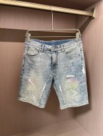 Bur 2025Ss夏季新款男士休闲牛仔短裤，高端版本！专柜定制面料 透气舒适度高，细节无可挑剔，品牌元素设计理念，体现高品质。手感细腻柔软！呈现休闲裁剪，上身