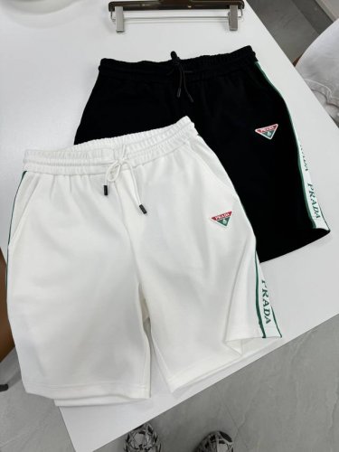 230 Prada*25S夏季新款运动休闲五分短裤.侧身新款织带定制设计.凸凹感十足.口袋下方绣花三角标搭配.层次分明 基础休闲的松紧腰五分裤版型裁剪，上身无需