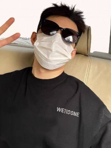 w38# We11Done线上爆款明星同款简约Logo刺绣短袖T恤 原版开模 区别于市面其它版本 高密26支300克双纱精梳棉纯棉面料 颜色：黑色、白色 码数：