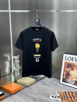 p230 Fendi 2025新品男士休闲圆领刺绣短袖T恤 ，300克纯棉面料，简单大气的款式，甄选优质面料密度紧实久穿不易变形，微弹力柔软有质感，上身舒适性与