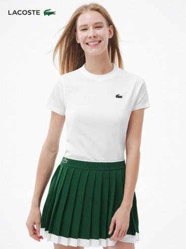 Lacoste 鳄鱼25Ss最新的款式女士短袖。 这件T恤绝了定制式鳄鱼，经过两次洗水达到和原版一致的有软性，颜色也和面料一致！200G珠地面料，质感满满。这种