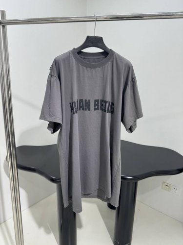 25新品Fashion廓形T恤 定制定染复古平纹针织面料 正面饰以Human艺术作品印花 拔印 春夏款袖子做了改变→堆堆娃娃袖 设计整体更有公主风 水洗褪色效果
