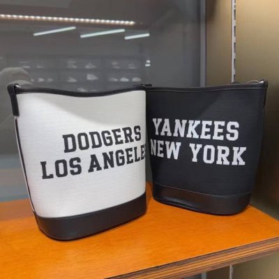批 款号 136 mlb韩国Ny新款白色La水桶包托特包包包字母帆布女时尚百搭单肩斜挎 尺寸 18X13X23.5Cm 颜色 黑色 奶白