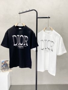 Dior迪奥独家专供新款原单男士休闲短袖 高端 高端版本 时尚百搭爆款进口面料 手感超柔软细腻 穿着亲肤舒适 高端精品 代工厂p精细做工 上身非常赞 男士必备单