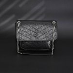 圣罗兰Ysl Niki 银链黑标Logo复古褶皱D扣流浪包 黑色 Ysl 家的必入的黑色 Niki 人间值得 Ysl 圣罗兰黑色 Niki Niki 皱巴巴的小