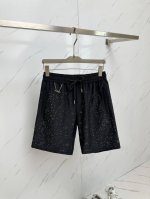 Lv 2025春夏新款提 情侣款短裤高版本 原版定制顶级面料，网红明星同款高密度面料，定制很高档、很有范儿！面料手感非常舒服 超级百搭好看的一款短裤！！三标齐全