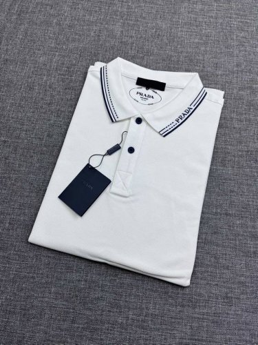 prada 普拉达 2025Ss春夏经典翻领Polo衫，深圳贸易公司订单、香港连卡佛有售！今年最牛B的Polo衫短袖，高端原版客供珠地网眼棉面料，搭配胸前品牌L