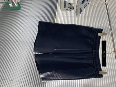 Miumiu 25Ss夏季新款短裤 采用优质面料，超级柔软亲肤！裤腿刺绣Logo设计点缀，内里走线工整细致，上身时尚潮流！高端百搭款，品质可见！ 码数：M-3X