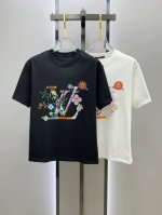 市场有仿版认准工艺和面料 25Ss驴家纯棉最新面料 最高版本 胸前Lv直喷工艺！经典标识图案Logo时尚简约潮流短袖，最顶级的品质专柜原单短袖，顶级制作工艺进口