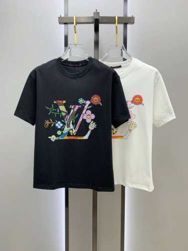 市场有仿版认准工艺和面料 25Ss驴家纯棉最新面料 最高版本 胸前Lv直喷工艺！经典标识图案Logo时尚简约潮流短袖，最顶级的品质专柜原单短袖，顶级制作工艺进口