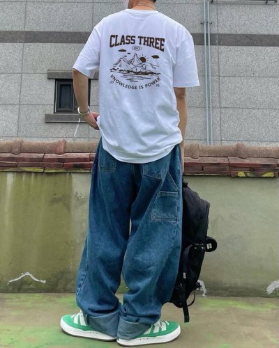 the North Face 北面 美式山脉情侣短袖T恤 采用260克双砂面料 三针五线做工，领口包包边条 今年火爆的品牌 看到了就忍不住要自留一件 正确纹路立