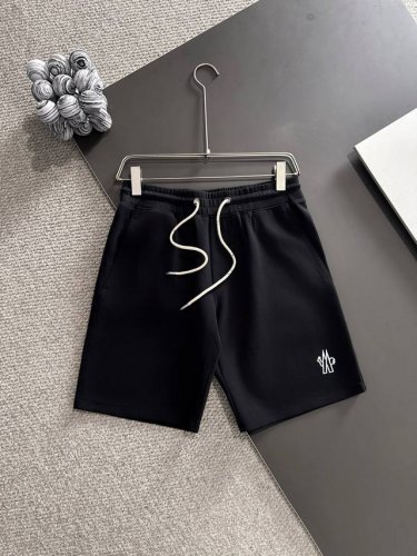 moncler蒙口* 2025春夏款上新 原高版本 蒙口 面料采用260克高密度华棉 不变形 不缩水 工艺介绍：前幅采用经典M家Logo硅胶印花+后袋开袋拉链设