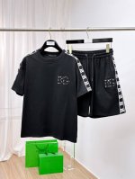 杜嘉班纳 25早春最新顶级经典双面料拼接款短袖套装，高端品质专柜原单圆领援助，顶级制作多口袋工艺进口面料，专柜款独特设计，采用进口高端订制进口丝线手感一流！官网