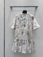 christian Dio*R2025Ss新款 Yb面料 时髦低调 气质又奢华高级！版型百搭不挑人，原版定制科技面料 做工品质看细节。白富美必入！强烈推荐。Sm