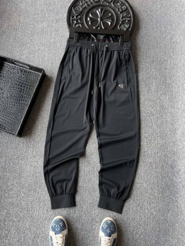 专柜顶级货 人气爆款 prada 普拉达专柜新品冰氧蚕丝长裤 恒隆在售万元级 款号 3654 普拉达家今年新品冰氧天丝面料 内外层做了液氨工艺处理 久穿持久有型