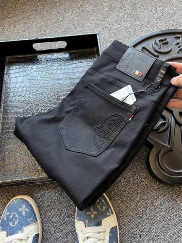 专柜顶奢牛仔！ 人气爆款！Moncler 蒙口专柜新品高级黑色高奢牛仔裤！恒隆在售万元级，款号：9269 蒙口家今年最新高定天竹纤维牛仔面料！优选国宝熊猫食用竹