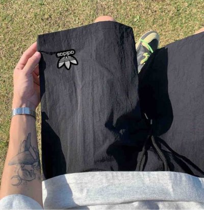阿迪达斯Adidas三叶草下摆贴布刺绣工艺短裤百搭情侣款短裤 男女同款 十年如新 *采用冰丝塔丝隆D14面料带冰感！宽松版型做工非常好质量非常棒！细节拿捏的非常