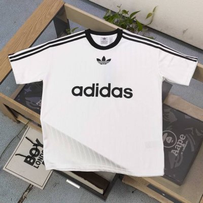 上新 款号：Dg9459 2025新款Adidas阿迪达斯三叶草经典三道杠莲花图案Logo印花休闲情侣短袖T恤，经典永流传，时尚无界限！这件阿迪达斯T恤，以纯净