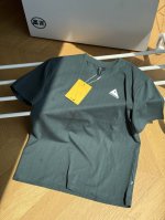 Klattermusen攀山鼠 后背打伞鼠 角版舒适圆领套头短袖T恤 绿色 M~Xxl 原版面料，亲肤舒适，胸口斜三角Logo，后背打伞老鼠印花Logo 全套原