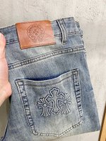 Ch克罗心 2025新品男士牛仔裤 面料弹性好。独家发售 官网同步 时尚优雅 重工艺设计。采用原色酵母水洗工艺 精选进口重磅丹宁牛仔面料 配专柜五金装饰 真皮皮