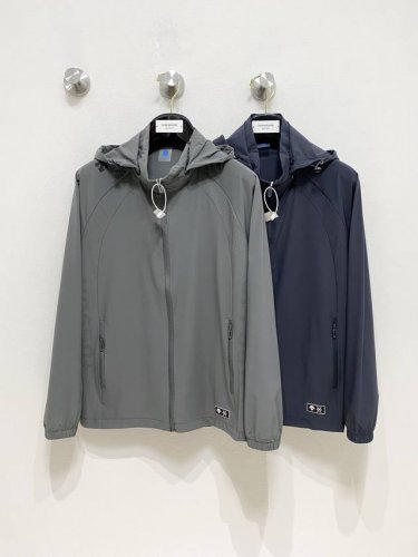 迪桑特 2025春夏新款男士防晒服轻薄外套，独特订制防晒四面弹面料，卓越的弹性与回弹性，四向拉伸，面料在经纬，横向与纵向及对角线方向均具备弹性，适应大幅度的身体