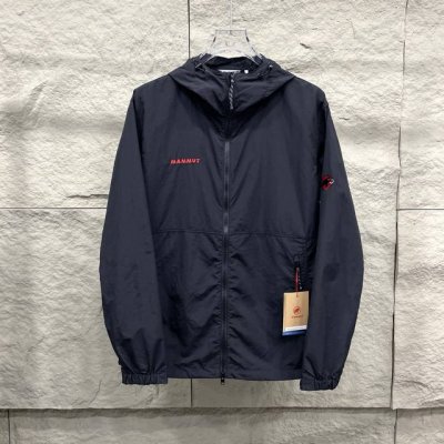 原单品质猛犸象红标刺绣限定风壳外套户外运动休闲防晒服 面料采用聚酯纤维防刮防泼水，正品打板系列完美复刻 前襟Ykk Vislon双向拉链设计,操作顺畅 经典Ma