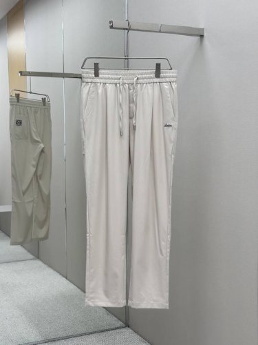 loewe 25Ss新款男士天丝长裤 顶级面料 最新款上身版型无敌正！ 绝对可以闭眼入的款 简约刺绣Logo 低调老钱风 此款裤子非常百搭，弹力腰围,日常上班