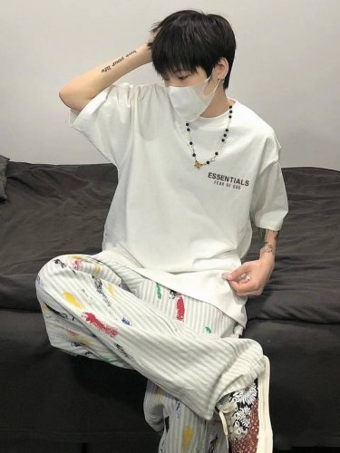Fog网红款经典印花短袖T恤 Fear Of God Fog Essentials复线第三季短袖T恤 甄选新疆精梳棉面料 纯300G手感软糯细腻 上身充满质感