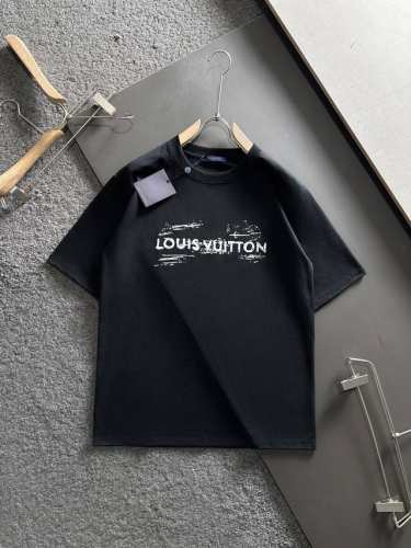 p100 Louis Vuitton/Lv 路易威登 25Ss夏季新款圆领短袖T恤！270克重磅高端纯棉面料，手感质感都极完美！修身裁剪设计干净利落！时尚又好看
