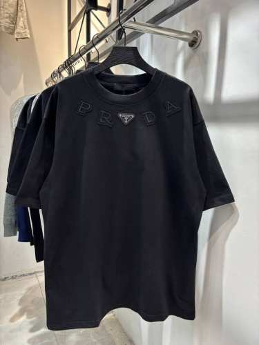 款号：Zmr27# prada 普拉达官网同步新款烧花字母经典三角铁标圆领短袖 280克纯棉双砂面料 所有面料均已提前做过缩水 品质第一 所见即所得 不会洗一次