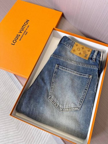 lv驴家25Ss夏季新款牛仔裤，高端品质，面料超级柔软舒适 小直筒版型，上身修长，万能搭配款 码数：29，30，31，32，33，34，36，38