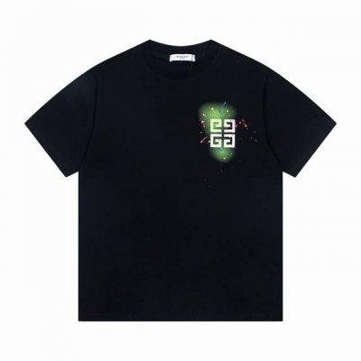 上新： 款号：B304 Givenchy 纪梵希新款经典字母图案喷绘印花圆领短袖T恤 1面料采用260克纯棉双纱面料 柔软亲肤、透气性强，定位裁剪工艺Overs