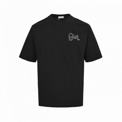 dior 迪奥 25Ss 艺术字母印花短袖 埃及进口顶级面料，甄选尼罗河区域光照极好的上等棉花原料，经过意大利百年工坊定织定染而成，棉感十足，舒适性与透气性兼备