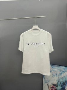 givenchy纪梵希2025春夏经典印花圆领短袖T恤采用280克双纱精棉 衣服偏厚使整体高透气和柔软性 三标齐全 男女同款 颜色 白色 黑色 灰色 杏色 -尺