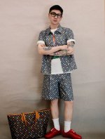 驴家1V 彩色格子 牛仔短裤 顶级津巴布韦纯棉牛仔布 质感无敌好 走秀款 彩色格子图案 走在街上吸睛无数 金属镶嵌贝壳母纽扣 对格定位车缝 工艺精湛！ 码数：2