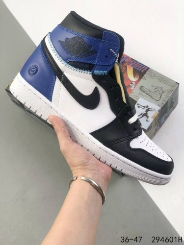 公司级带半码 耐克Nike Air Jordan 1 Mid Aj1 乔1代 乔丹一代 中高帮经典复古文化休闲运动篮球鞋采用头层皮与牛剖革鞋面材质#中底注胶孔内