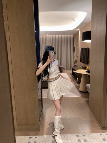 套装 miumiu 纯欲风套装 简直猜透了少女们的心思 主打的就是既好看又减龄百搭 少女感十足 Sml