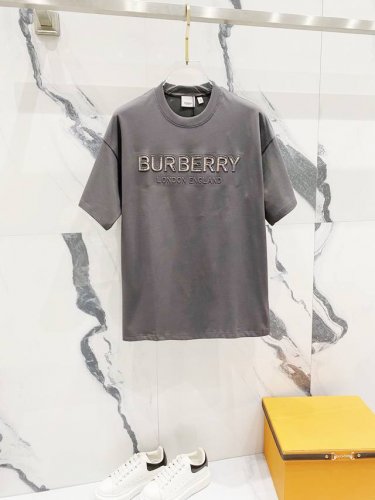 Burberry 巴宝莉 260克圆领短袖T恤 经典立体压花格纹字母Logo设计标识 官方同步 高版本 高品质 时尚个性 百搭潮流 纯原品质 原版面料 吊牌 领