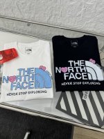 The North Face 北面 25Ss Tnf情人节系列印花男女情侣圆领短袖T恤 小红书热门爆款 明星网红同款穿搭 男女日常通勤穿搭必备单品 高品质260
