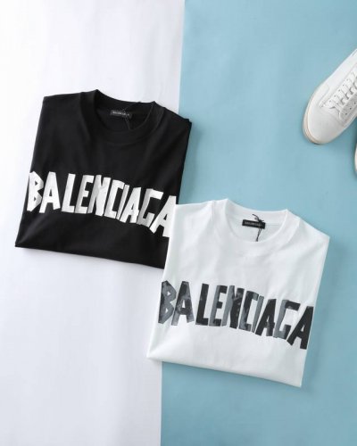 giv纪** 25Ss春夏新款丝光云朵棉圆领短Tee，男女同款时尚胶印字母标识宽松休闲短袖T恤衫！贸易公司渠道稀出，同步Gw发售！Ba家全新字母胶印标识T恤以其