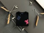 l牌*合身版型M-Xxxl 25春夏顶级红色立体贴布绣融合后幅热气球压胶经典短袖，精致工艺专柜面料，顶级元素融合打造，经典短袖3标齐全，潮男时尚，无论是上身舒适