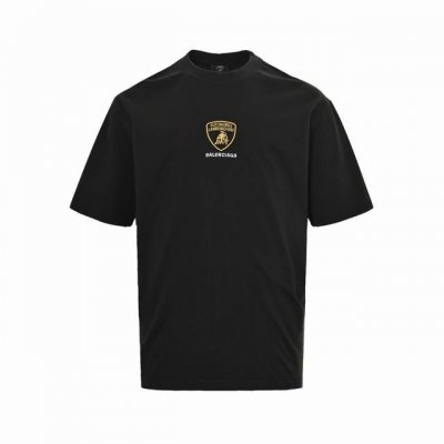 balenciaga 巴黎世家 25Ss 兰博基尼联名刺绣短袖 胸前饰有兰博基尼微标 刺绣小字母 简约百搭 版型釆用Os宽松落肩版型. 男女同款 size:S-