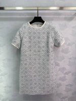 Dio*短袖连衣裙25春夏系列新款 小香风藤格纹短袖连衣裙 高级棉质混纺面料 直筒版型 很好的修饰身材 饰以鲜明的白色罗缎 彰显品牌的优雅气质与摩登风范 瞬间打