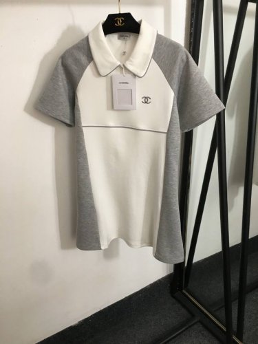 款号20253228 Chane*新款 小香Logo刺绣 修身拼色剪裁短袖polo领连衣裙 灰色 黑色 Sml M码 胸围94 袖长32 长78