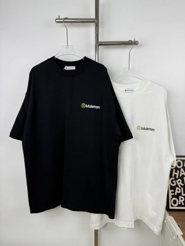 款号X46 Lululemon标识印花圆领短袖T桖 版型大 宽松有型且区别低版本瘦长版型上身拉胯 百分百承诺:顶级品质不做快餐货市面最高版本 顶级品质，280G
