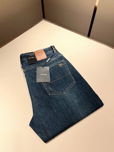 Tom Ford 汤姆福特 2025春夏新品发售 牛仔高级百搭实用主义不哗众取宠 港澳台地区限定款 立体裁剪纯棉材质 台湾外贸公司承接 材质精致细腻似乎是普拉达
