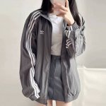 阿迪达斯三叶草新款立领外套情侣款 新款Adidas Originals 23Ss秋季新款三叶草徽章小Logo拉链立领宽松运动夹克情侣外套 专柜同步 原版Logo