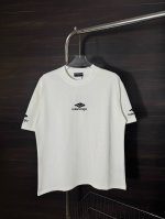 款号：He213 Balenciaga-巴黎世家3M刺绣圆领短袖 面料采用280克双股双纱纯棉面料，手感舒适柔软，上身舒适透气，领口采用同缸同色罗纹，不紧绷，不
