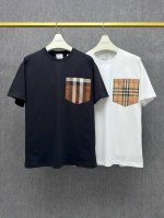 bb-Z， ,B*Rberry 25Ss夏季新品 格纹口袋棉质 T 恤衫 100%平织棉质面料 舒适透气 搭配 经典格纹对比感贴袋。 罗纹针织领口 休闲宽松版型